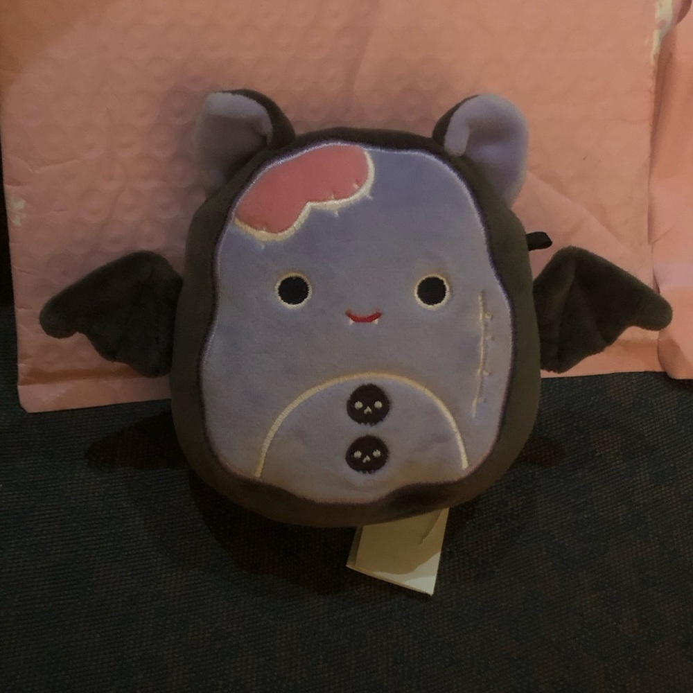🦇 Zombie bat 4.5’’ BNWT🦇
